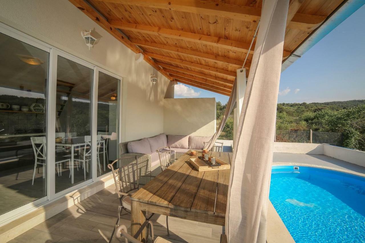 Villa Baras Garden - House With Pool Mirce Exteriér fotografie