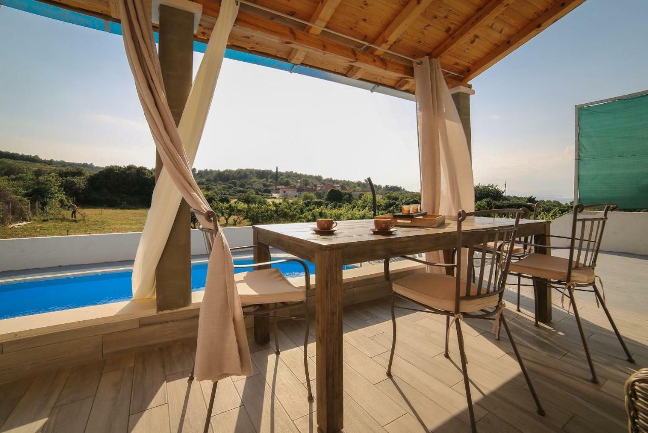 Villa Baras Garden - House With Pool Mirce Exteriér fotografie